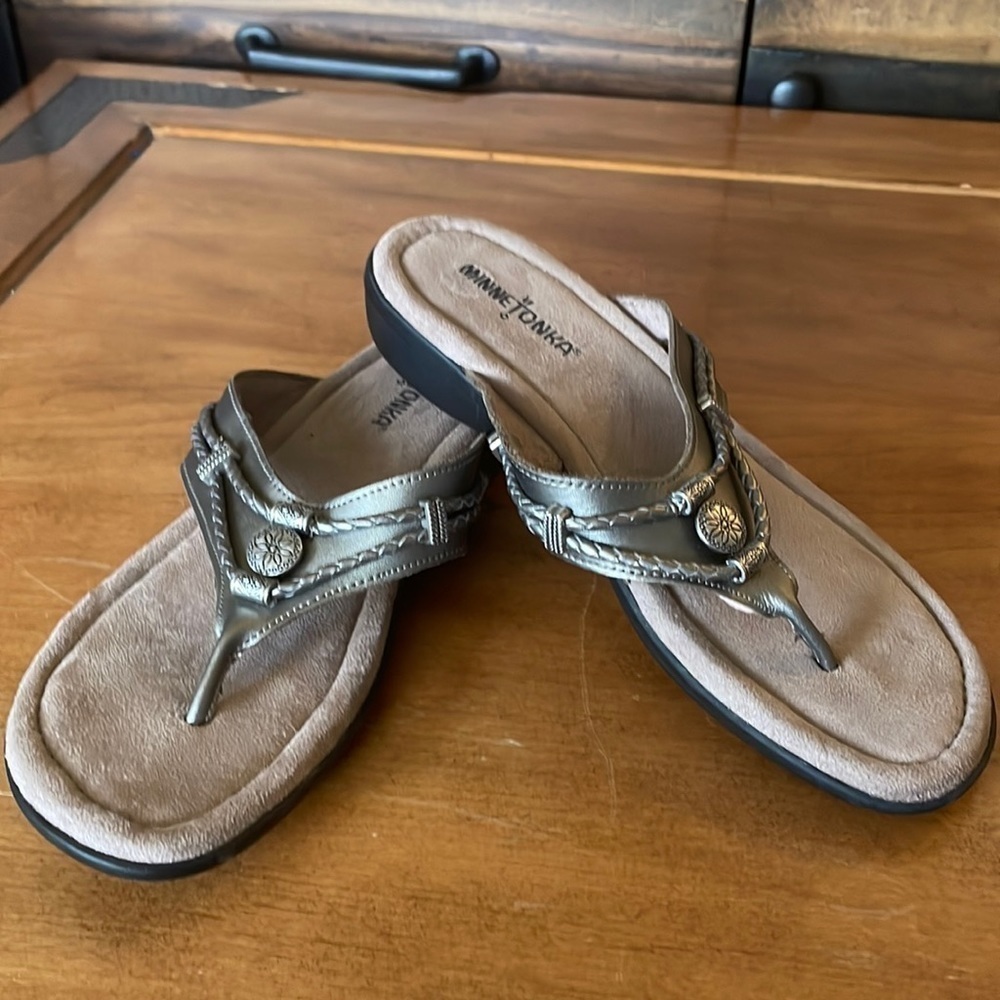 MINNETONKA Sandals Size 9